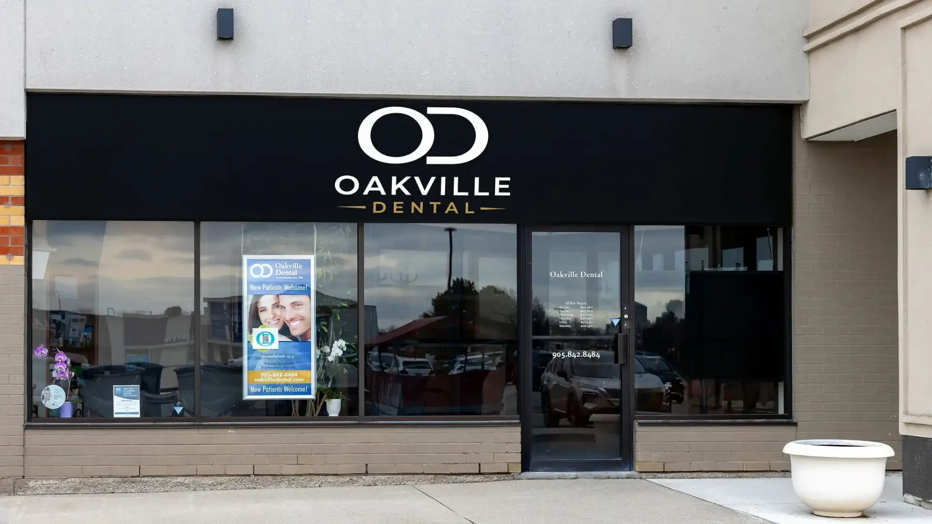 Oakville Dental clinic storefront